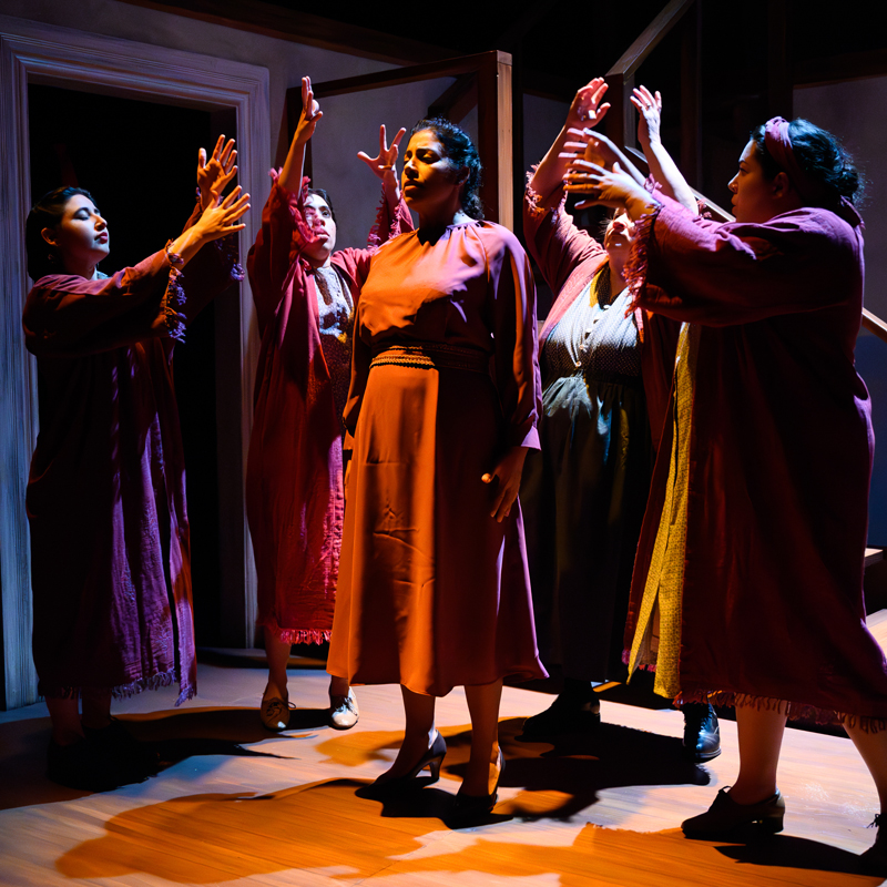 Linda Maria Girón as Marta, Mylo Cardona as Veronica, Regina Morones as Yerma, Linda Amayo-Hassan as Incarnación, Alejandra Wahl as Maria